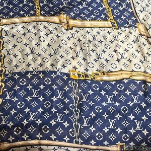 Louis vuitton Scarf !!